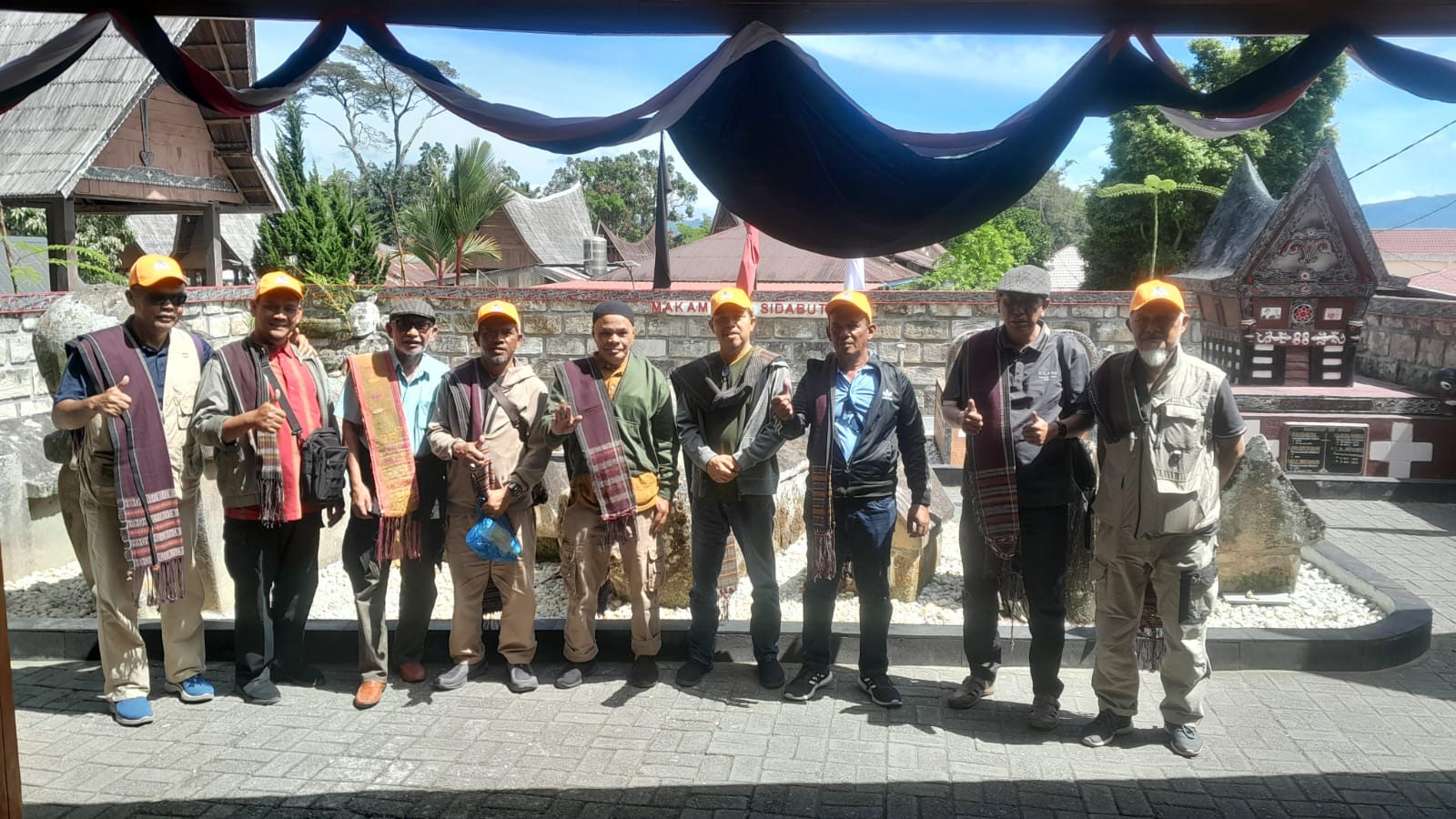 berada di makam Sidabutar